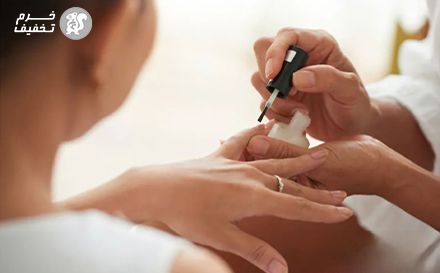 خدمات کاشت ناخن در سالن زیبایی مونا کاظمی